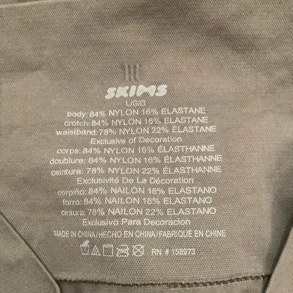 SKIMS Soft Smoothing Seamless Shorts Shapewear Fitted - Picture 5 of 5